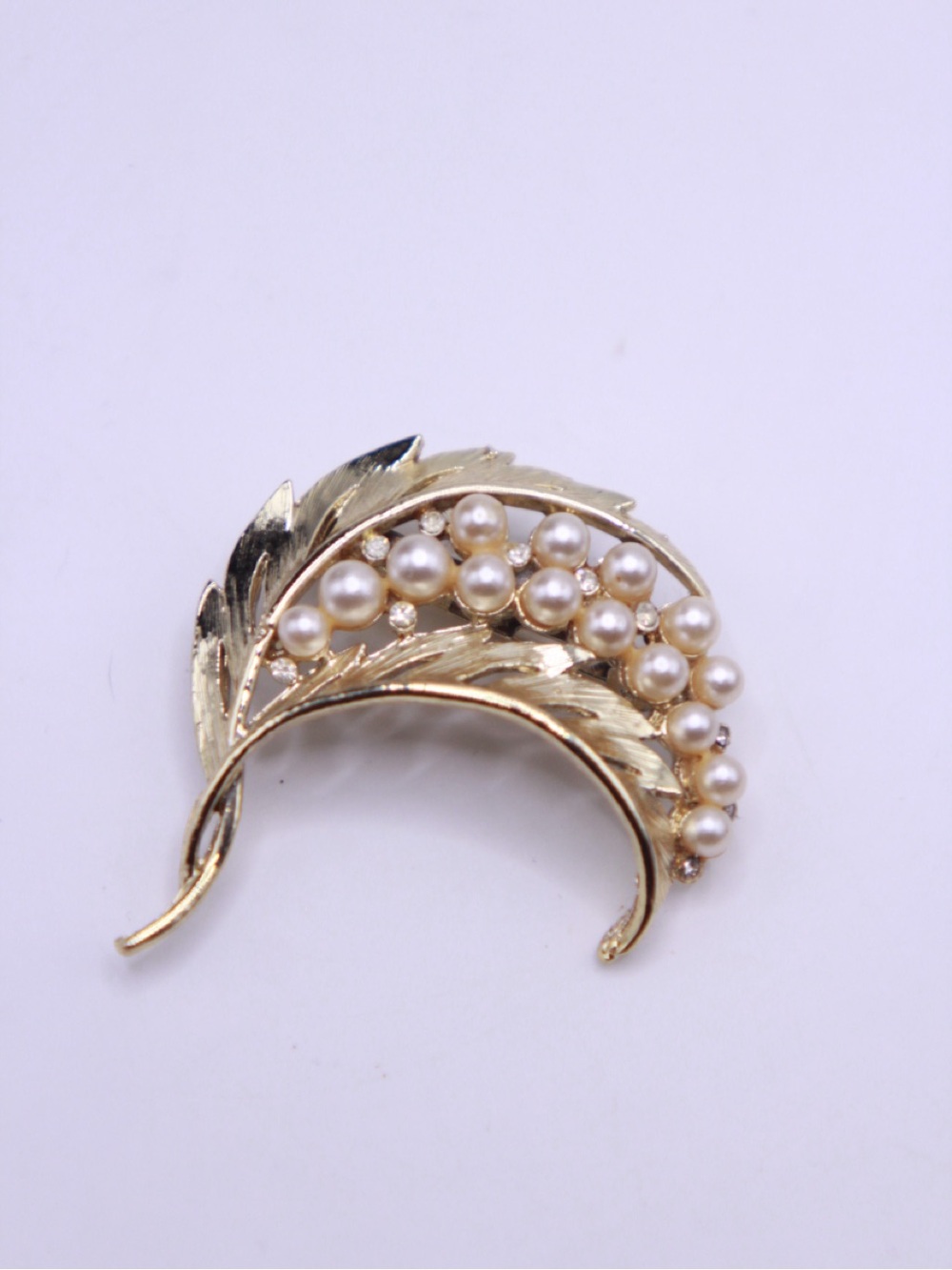 Vintage Gold tone faux Pearl Leaf Cluster Brooch